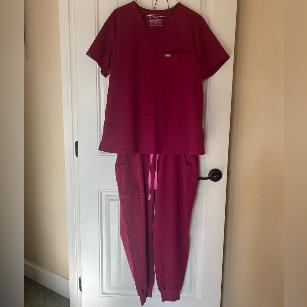 Wine Figs brand scrub set